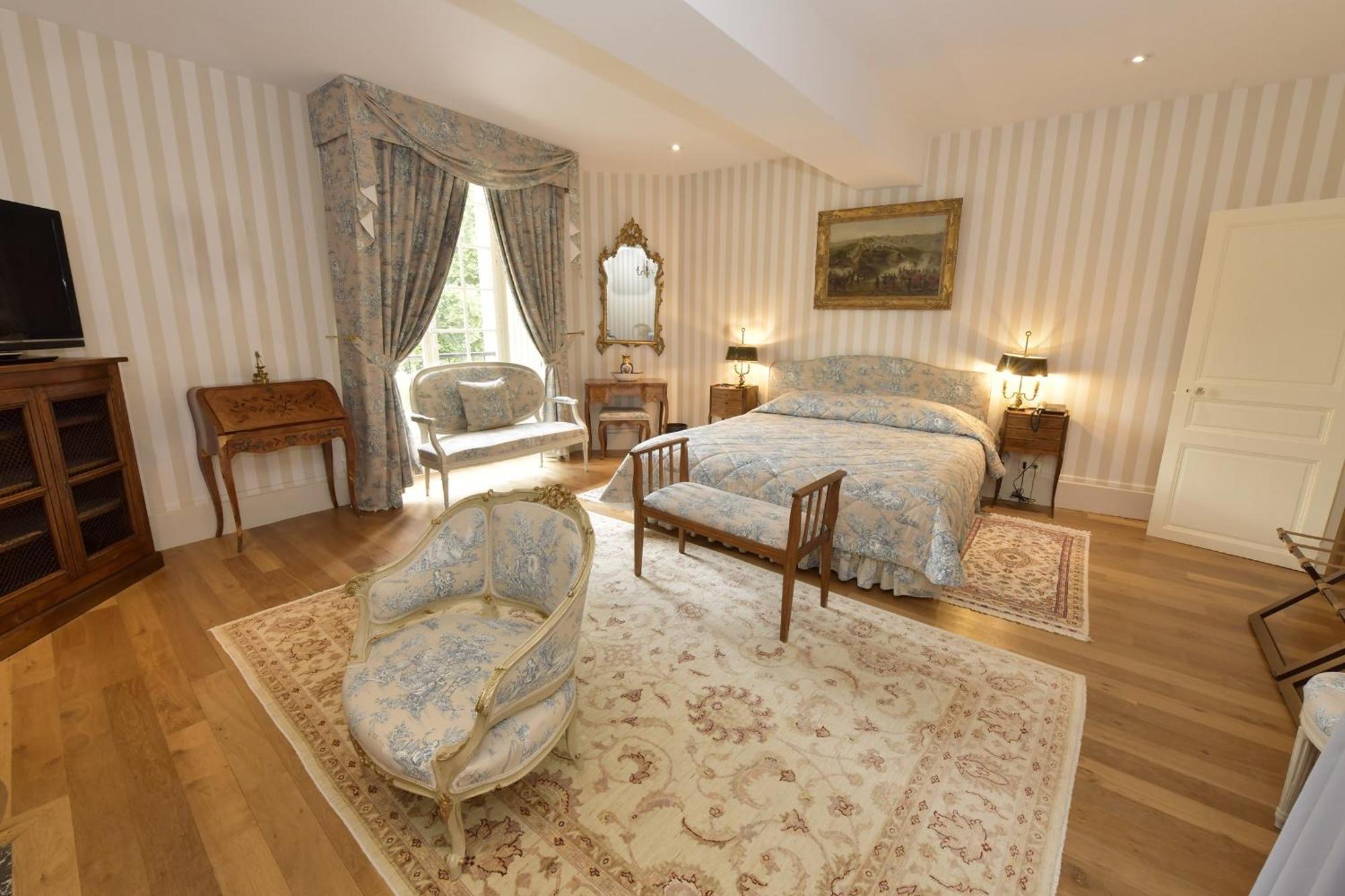 Hotel Chateau De De Lugny Vault-de-Lugny