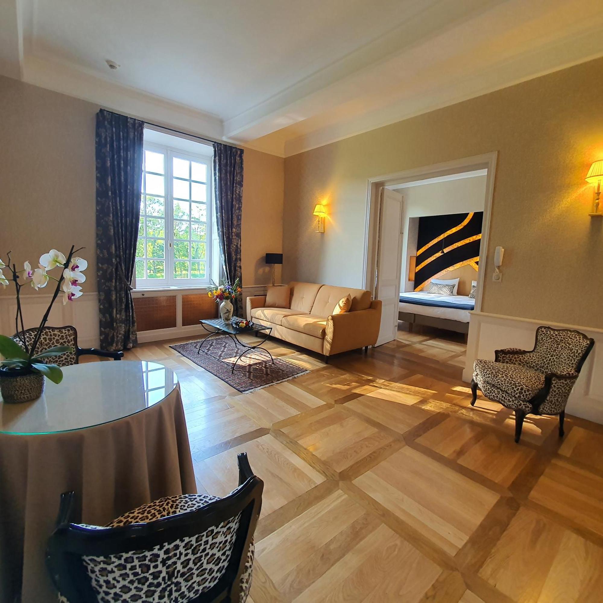 Hotel Chateau De De Lugny 5*