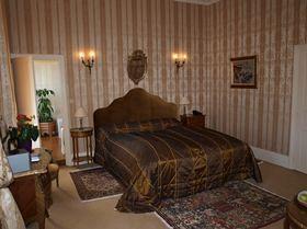 Chateau De De Lugny 5*