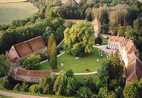 Chateau De De Lugny Hotel