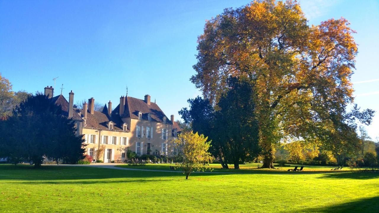 Chateau De De Lugny